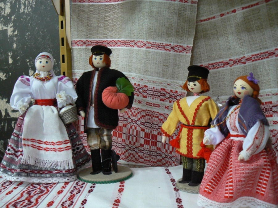 Куклы декоративные