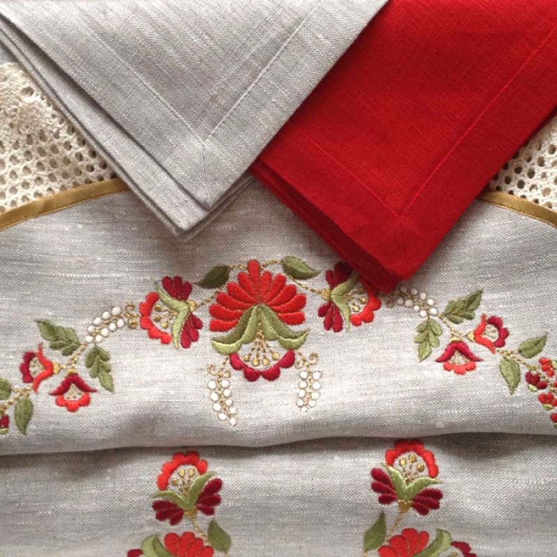 Строчевышитое столовое белье SC021