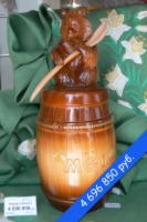 Медведь с бочкой